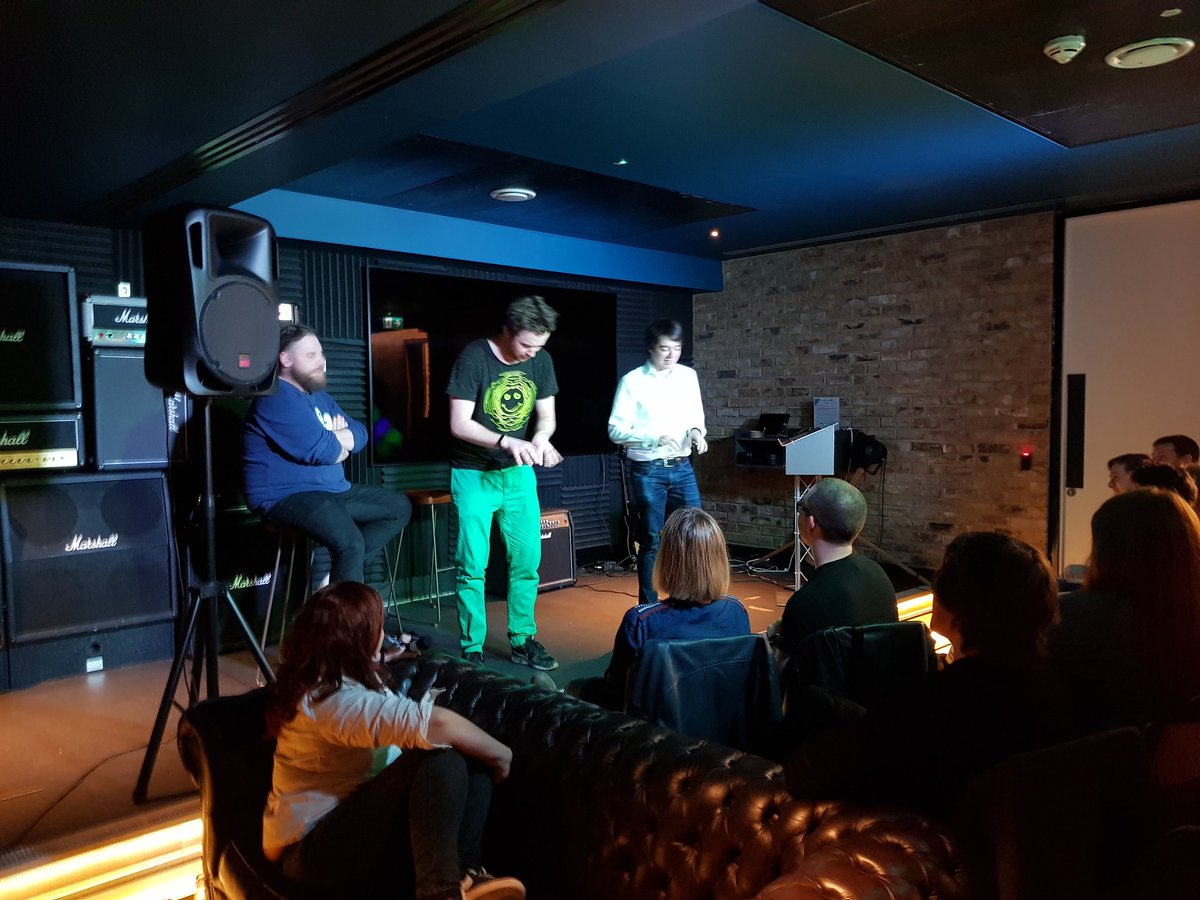 Kelset's tweet image. Android vs XCode
In a improv sketch

I luv this even #componentDidSmoosh