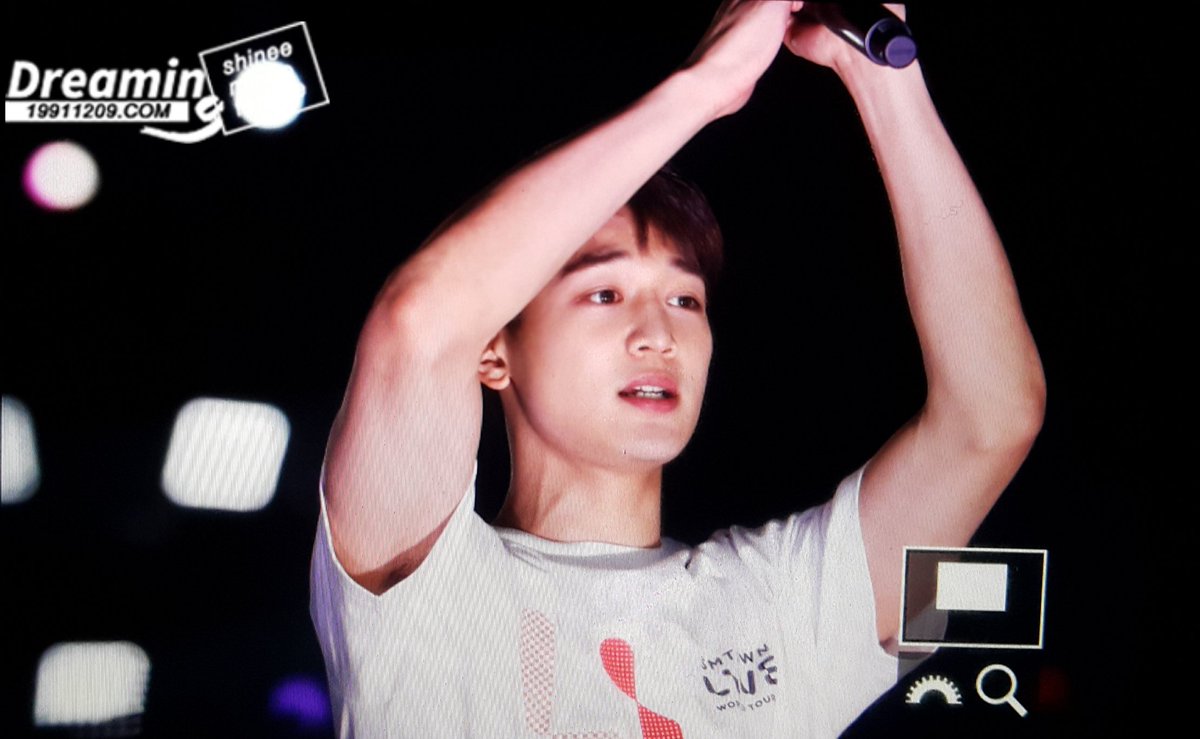 dreaming1209's tweet photo. 180406 smt in dubai 민호 찰칵찰칵 https://t.co/j6ScVB4IZz