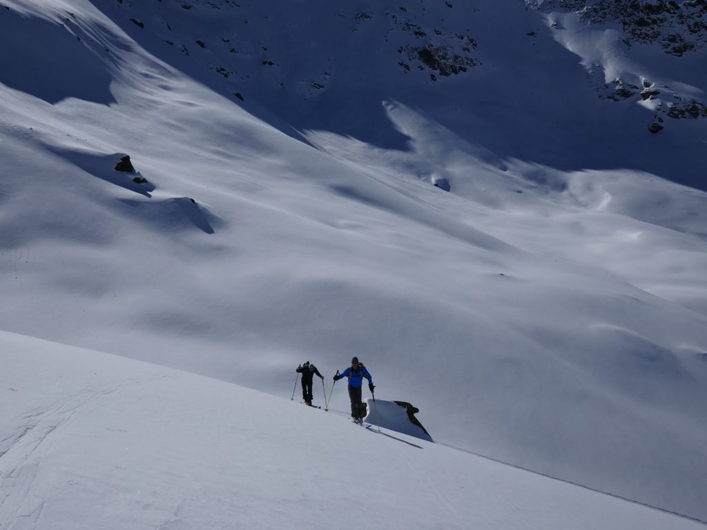 markwalkerguide's tweet image. Heading to the Battbeerg in some pretty nice weather!... @Brit_Mt_Guides @MtnTraining @dynafitNA @Salewa #skitouring #freeride #bluebird