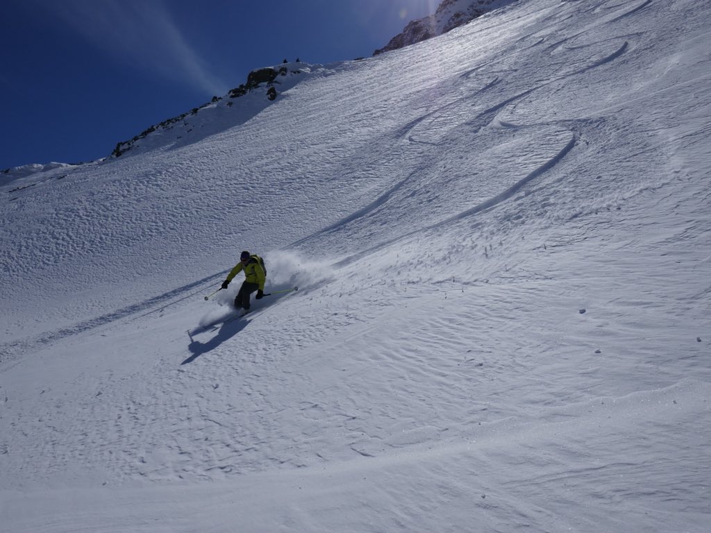markwalkerguide's tweet image. Heading to the Battbeerg in some pretty nice weather!... @Brit_Mt_Guides @MtnTraining @dynafitNA @Salewa #skitouring #freeride #bluebird