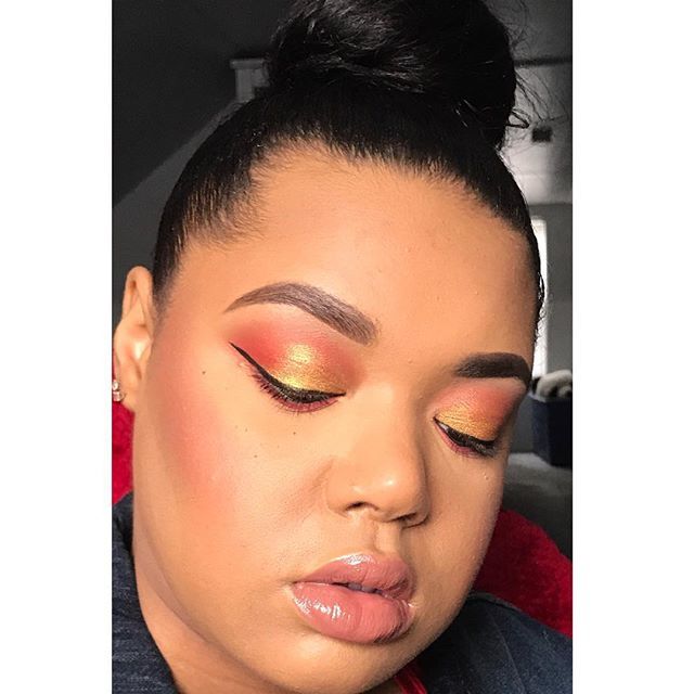 SweetNique11's tweet photo. There are 3 important things to notice about this photo:
1. Bitch my pores! 😍
2. My lips luscious AF with #ellariexcolourpop 'Netta' gloss on. 💋
3. You can see my giant panda chillin wayyyyy in the back. His name is Alex. 😂
.
.
.
#beauty #makeuppost #eyebrows #lips #makeupf… https://t.co/vDQ95QupfC