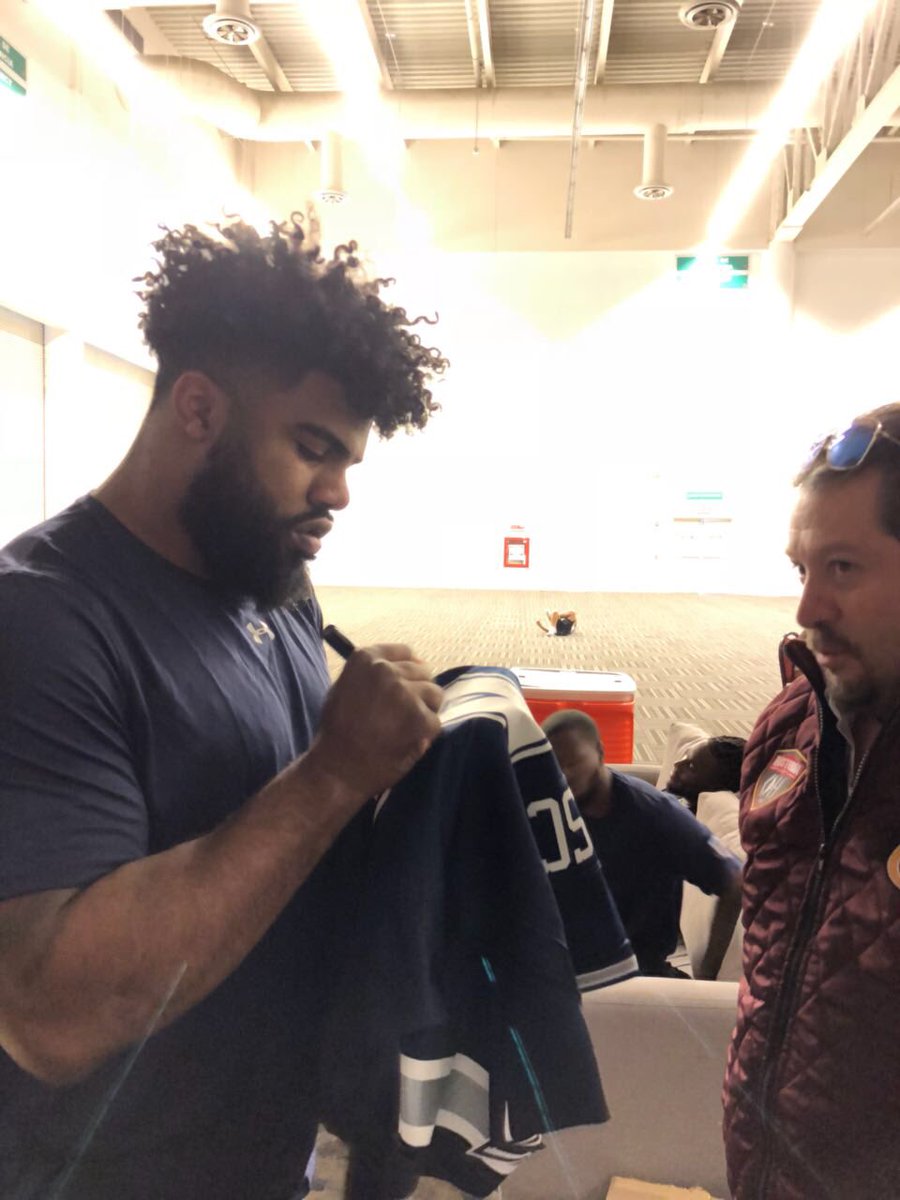 GuilleGumi's tweet image. #BOTFA patrocinador oficial de #EstrellasDelFuturo clínicas de 🏈 para niños con @EzekielElliott cc @RodolfoFabela