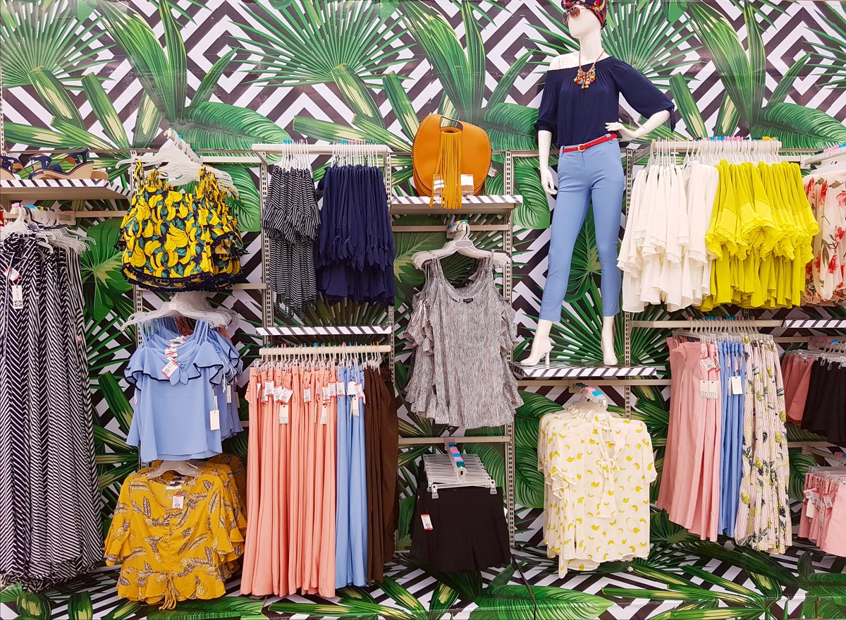 JumboRD's tweet photo. ¡Estilos, tendencias, moda y más puedes encontrar en nuestras tiendas! 👜👖👚#ViveLaModaConJumbo #ModaJumbo https://t.co/ZOXSkxDsZt