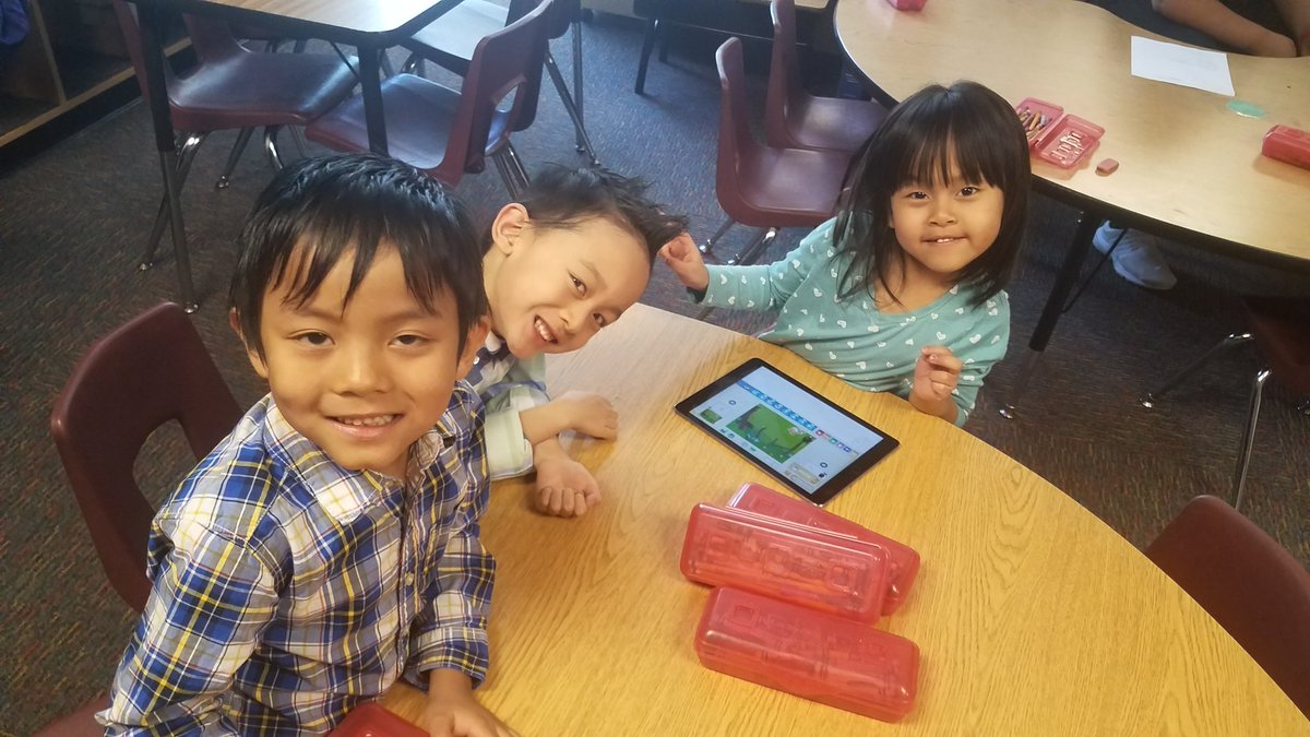 cvtigersKA's tweet photo. What a fun week in #kindergarten we had a guest speaker from @PolkCCB.  Ss learned about animal tracks, and their fur.

We used #collaboration &amp; @scratchjr to developed algorithms. Ss taught others about animals and their habitats. @PLTWorg #coding #STEM @CVschoolofInq https://t.co/xGsFHwrYVm