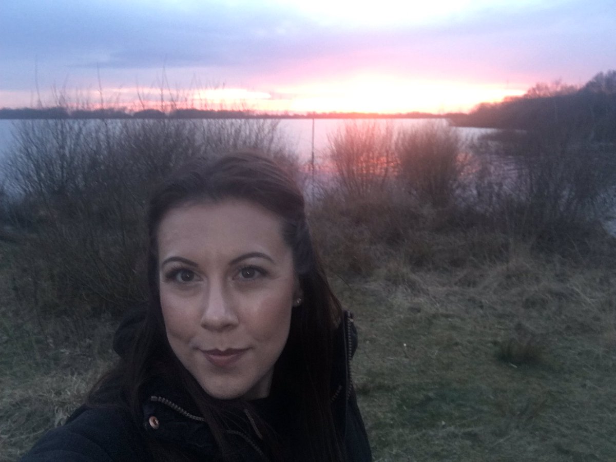 thewillsways's tweet photo. Just walked off a delicious @tobycarvery and caught this amazing sunset 🌅 #sunset #naturesbeauty #tobycarvery #carverytime #favouritemeal #lovebeingbythewater #photography #capturingamoment https://t.co/hsO5cJ0WK2