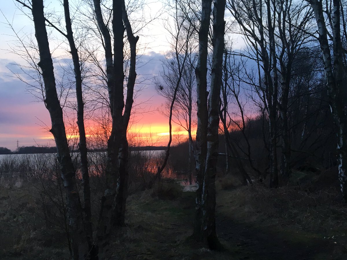 thewillsways's tweet photo. Just walked off a delicious @tobycarvery and caught this amazing sunset 🌅 #sunset #naturesbeauty #tobycarvery #carverytime #favouritemeal #lovebeingbythewater #photography #capturingamoment https://t.co/hsO5cJ0WK2