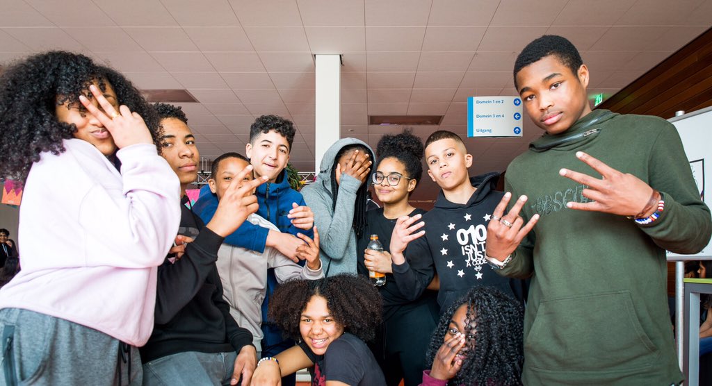 "Het vergt heel veel lef om iets van jezelf te laten zien" - Elten Kiene Workshop Spoken word 
It was a Blast! Melanchthon Wilgenplaslaan ⚡️Stay tuned voor het hele verslag, morgen online!! 📷 Simple Studio @KCRrotterdam #wiredrotterdam #cultuureducatie  <a href="/Wereldmuseum/">Wereldmuseum Rotterdam</a>