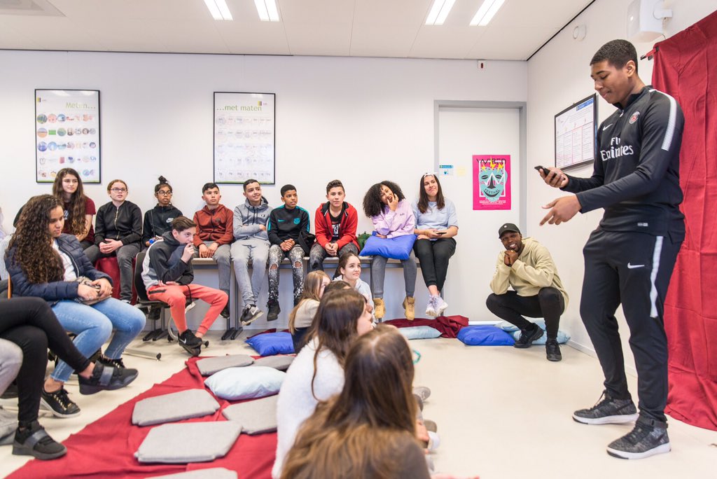 wiredrotterdam's tweet photo. "Het vergt heel veel lef om iets van jezelf te laten zien" - Elten Kiene Workshop Spoken word 
It was a Blast! Melanchthon Wilgenplaslaan ⚡️Stay tuned voor het hele verslag, morgen online!! 📷 Simple Studio @KCRrotterdam #wiredrotterdam #cultuureducatie  @Wereldmuseum https://t.co/APkaRXYp23