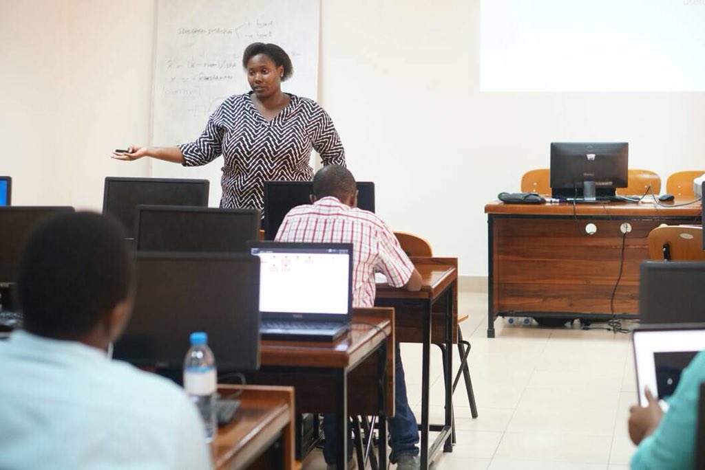 nakadori's tweet photo. Day 3: Unsupervised Learning session by @rhysrose #PytzMLS2018 #IndabaXTanzania @pythontz https://t.co/emWYxtqGju