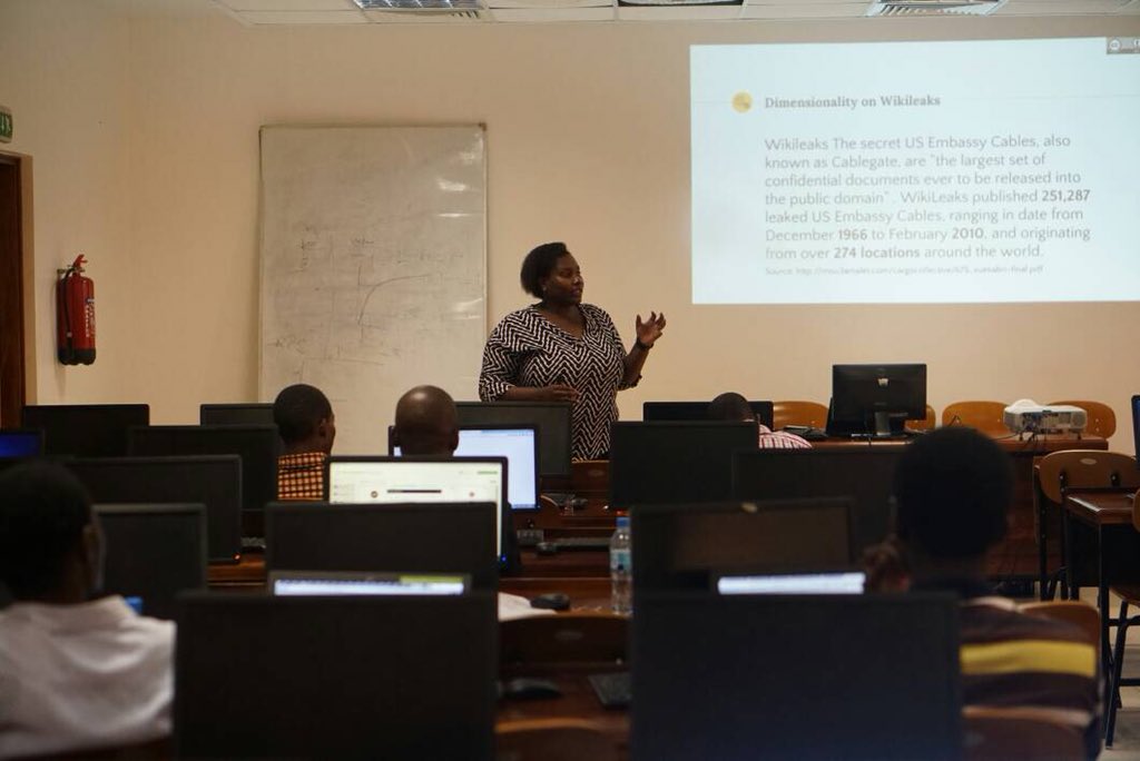 nakadori's tweet photo. Day 3: Unsupervised Learning session by @rhysrose #PytzMLS2018 #IndabaXTanzania @pythontz https://t.co/emWYxtqGju