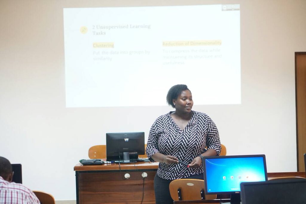 nakadori's tweet photo. Day 3: Unsupervised Learning session by @rhysrose #PytzMLS2018 #IndabaXTanzania @pythontz https://t.co/emWYxtqGju