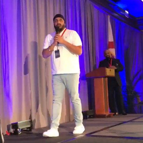 thelionrajsingh's tweet photo. https://t.co/eo5csH9haM

On stage in #florida with #lesbrown .... #micdrop https://t.co/UDBCaEM5Hy