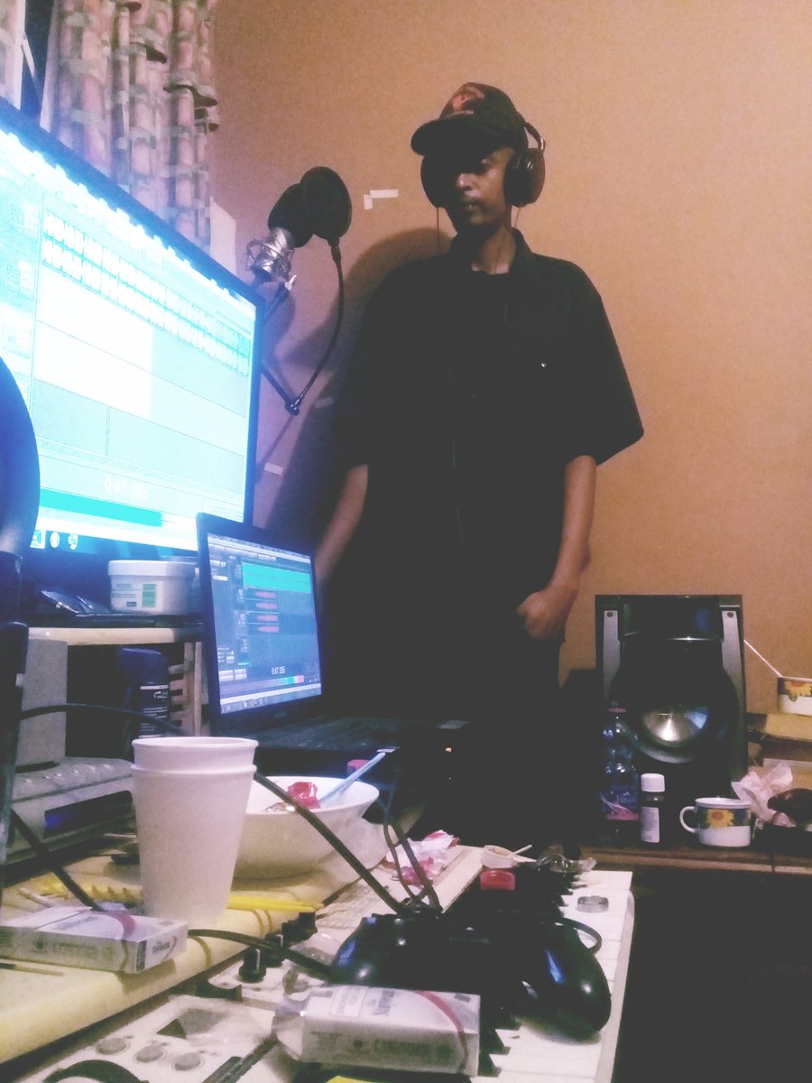 HotboxxS's tweet photo. Recording session yesterday π₯π₯π₯π₯
#HotBoxxFamo
#Ledz #Ubuzothini
#FiveTwoFourSeven
#WeAreMusic #MusicIsUs https://t.co/10KDGzqeHT
