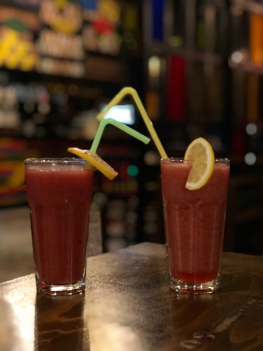 Sıcaklar kendini hissettirmeye başlamışken, Frozen'ın ferahlığı meyve ile arası olmayanları bile kendine aşık edecek.
#osmanlikahvecisiuskudar #frozen 🥝🍓#osmanlikahvecisidiary #uskudar #instagood #fresh