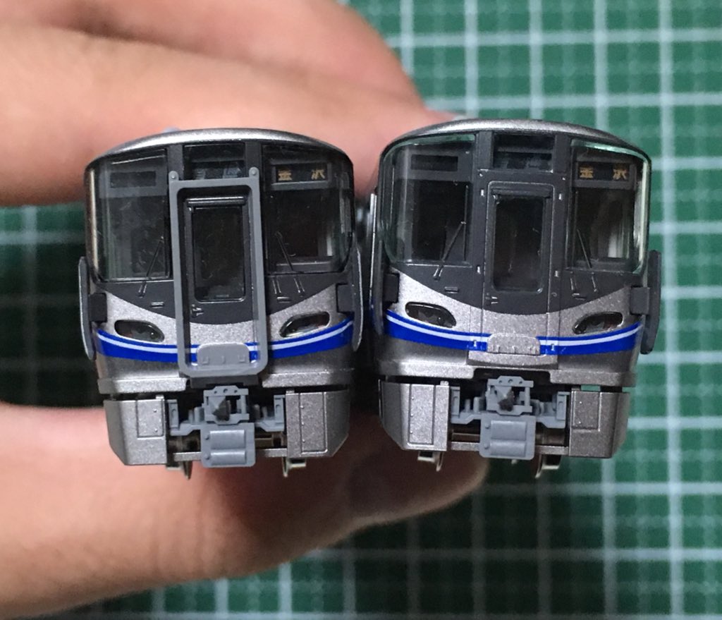 ট ইট র Mr Densha ガラスの黒フィルムっていうのは最近の新系列車 特に幕部までガラスが立ち上がってるやつ だとかなり当たり前になってきてるんだが 過渡期にあたる9 500 E231系にかけては個体ごとにあったりなかったりで再現するとき大変 ちなみに