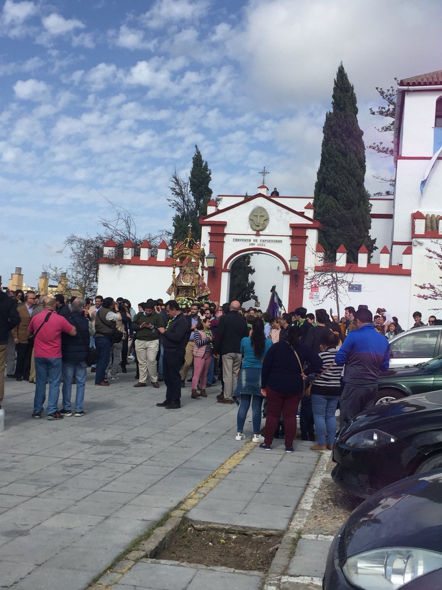 PL_SANLUCAR's tweet photo. Comienza el traslado de la patrona desde Iglesia de Capuchinos hasta Parroquia de La Jara https://t.co/iK596cuPNU