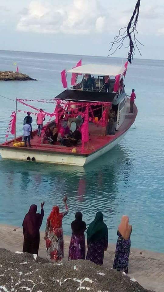 faraa_farhaan's tweet photo. Mi dhoani furi bandun vaavarah #Meehun aruvaigen mi #Nattaaly #Siyaasee #Harkaathakah !
Koba @PoliceMv ah feneytha? https://t.co/G841Em2MUO