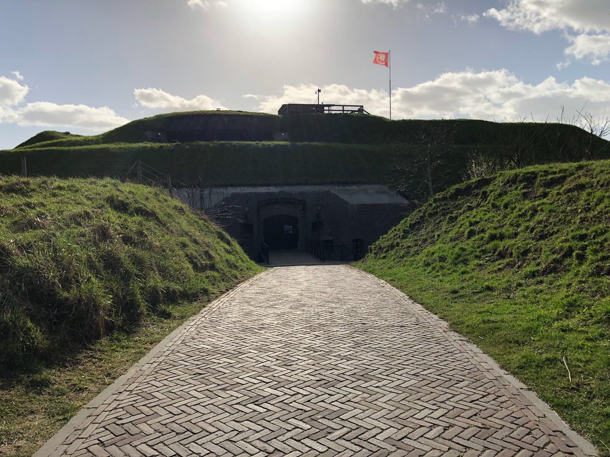 funconcepts's tweet photo. Wat een geweldige locatie! Inspiratie aan het opdoen en meedenken voor Fort Pannerden. Ik kan mijn erfgoedhart weer ophalen😍 #herbestemming #erfgoed forten https://t.co/pYoih0zTpu