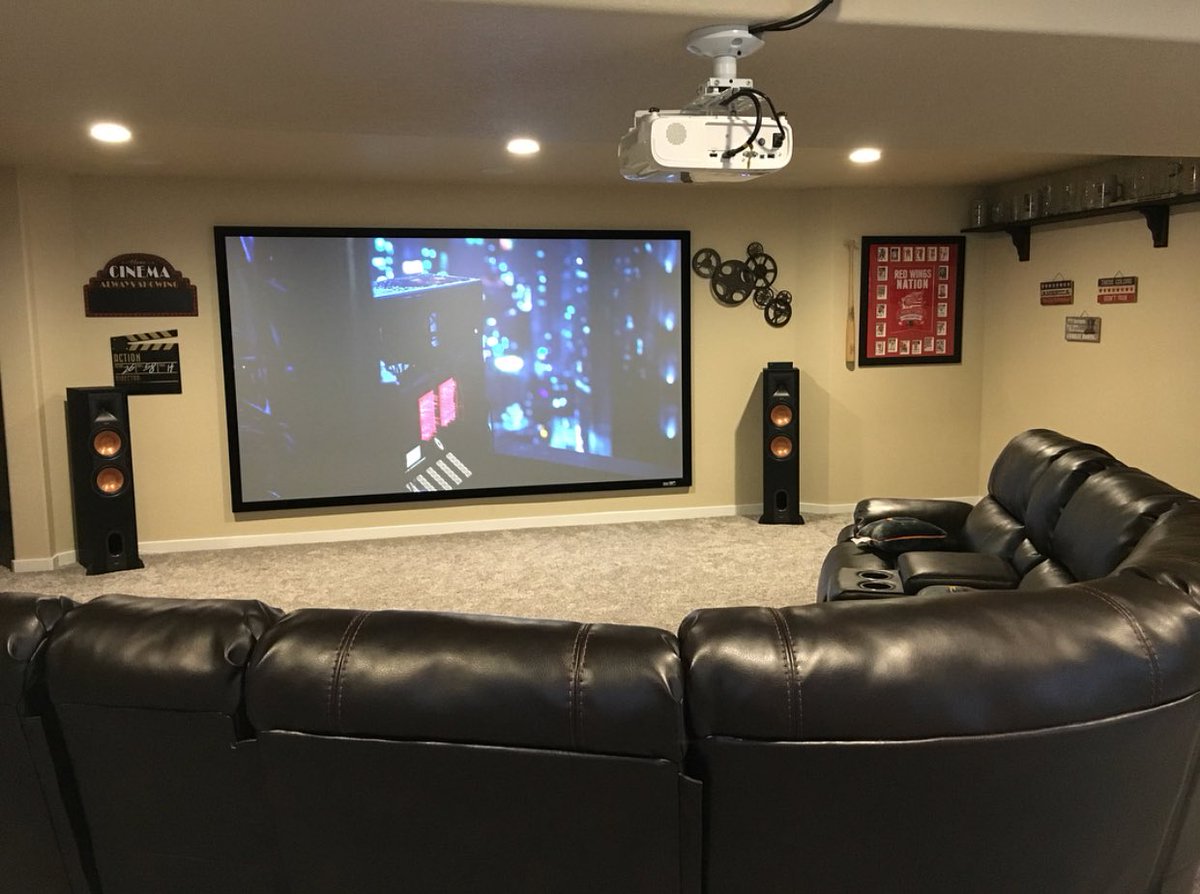 Our Sable Frame Series provides theater quality viewing paired with easy assembly and installation #elitescreens 
📸: mhockey9090 (IG)