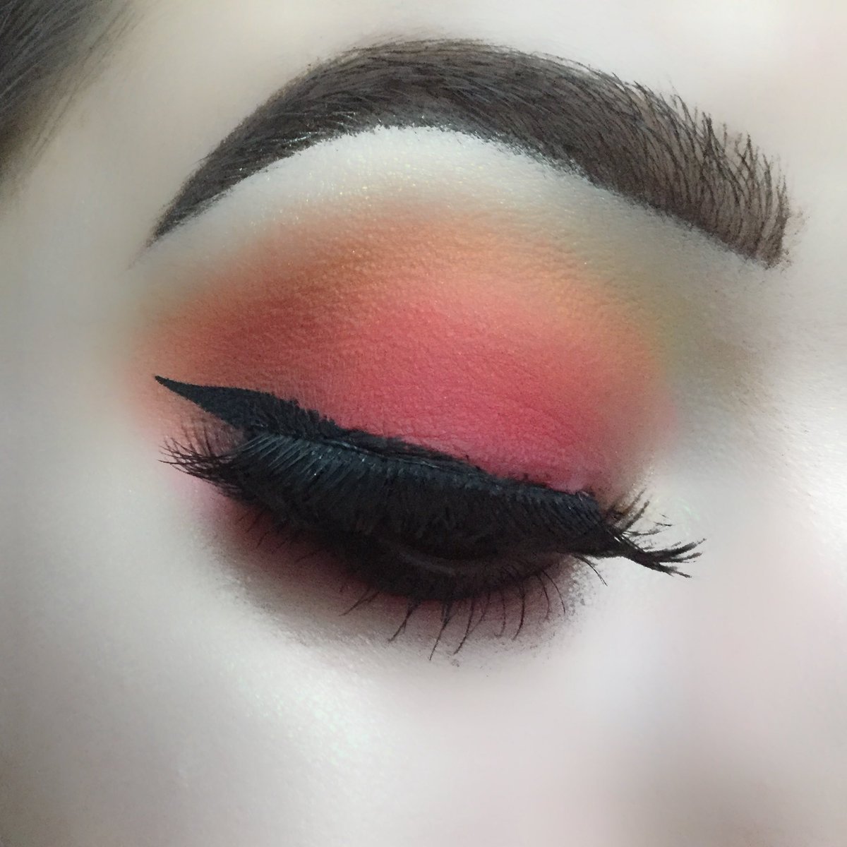 muaems1's tweet photo. HOGWARTS: Gryffindor 🦁✨ eyes: @nyxcosmetics @nyxcosmetics_uk #ultimateshadowpalette #brights #ultimateshadowpalettebrights @thebalm_cosmetics #meetmattetrimony (Matt Ahmed) #howarts #harrypotter #hogwartshousemakeup #gryffindor #glow #makeup https://t.co/bzymnBolkj