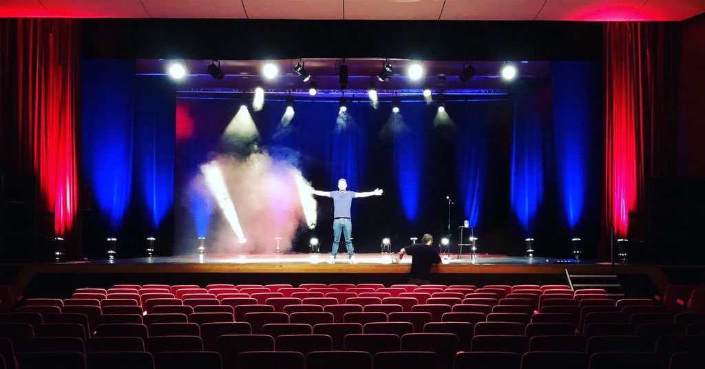 ptcomedy's tweet photo. #FRANGLAIS in Lucé tonight. Je ne sais pas où je suis, but I’m here! https://t.co/TWBoVPUYbs