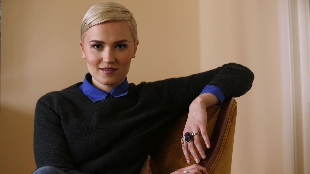 redeyechicago's tweet photo. Hear all about dystopian Chicago with Veronica Roth at @c2e2. 

https://t.co/M9hNcVmyfb https://t.co/gka8gFtJSf