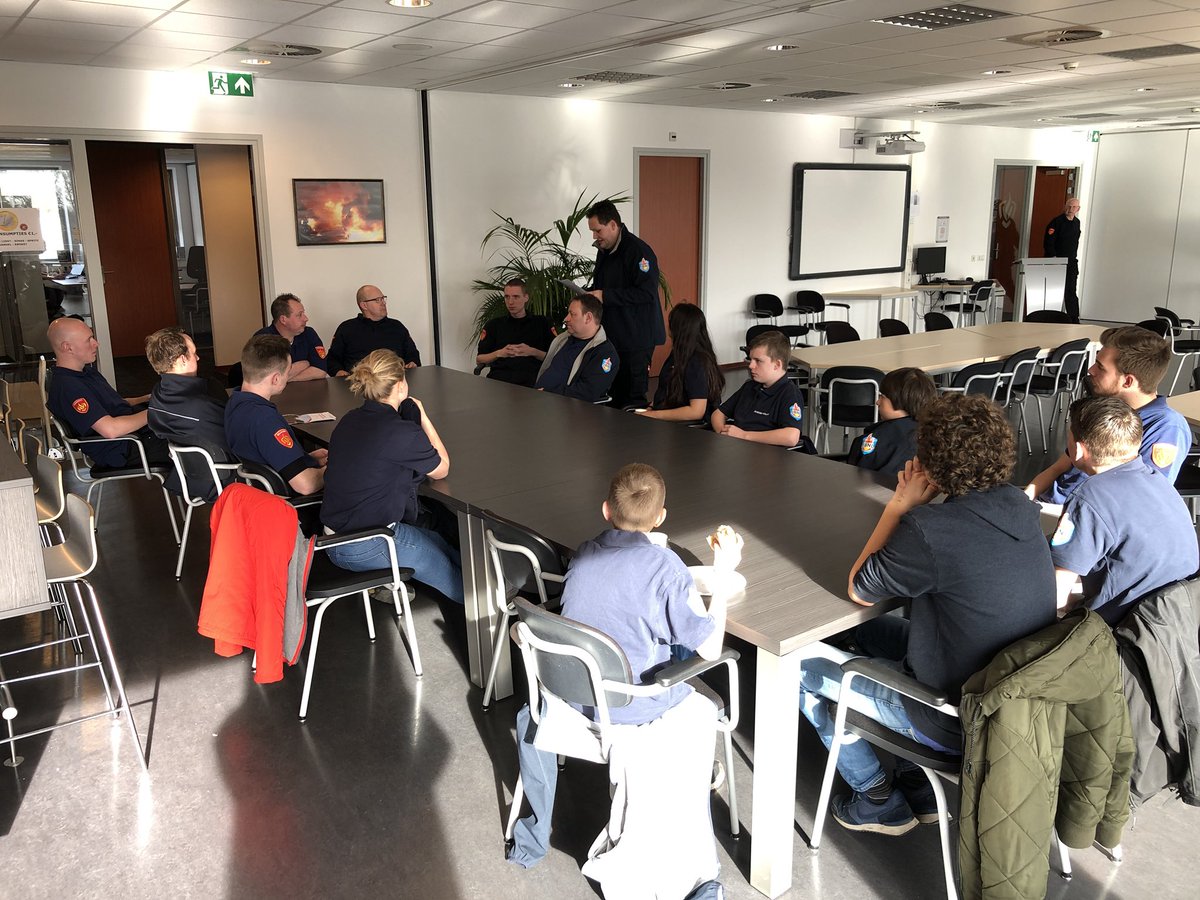 Vanavond kringwedstrijden georganiseerd door ons. Maar eerst voorbespreking met de jury en de rollenspelers. #firefightersofthefuture #jeugdbrandweer #jeugdbrandweernederland