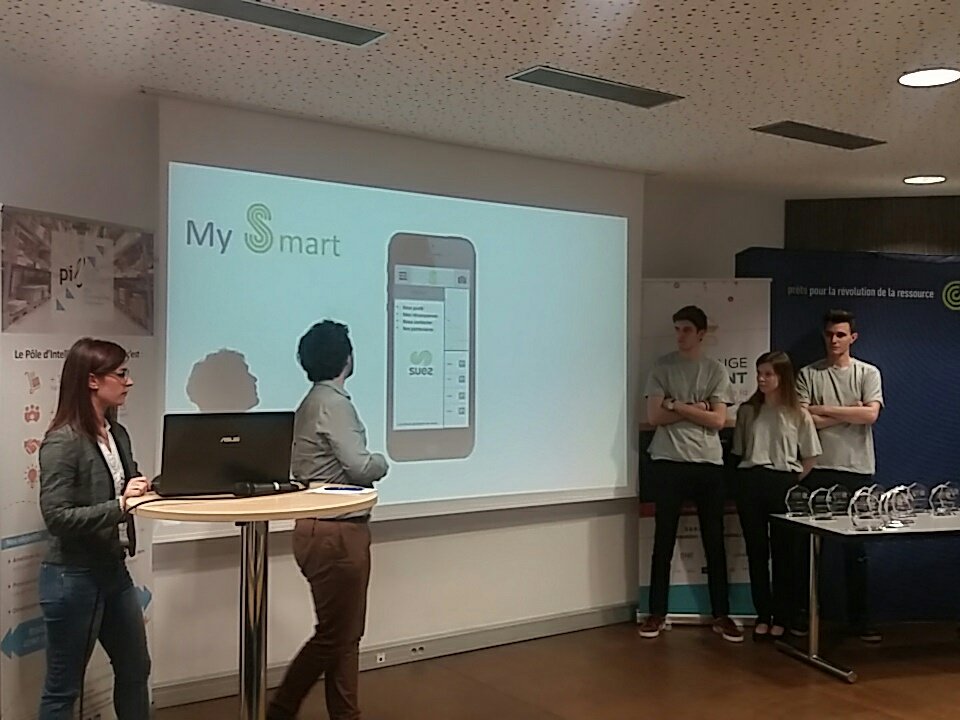 PilesLogistique's tweet photo. MySmart, une application qui reconnaît les déchets apportés par les usagers pour améliorer le tri et la valorisation #ChallengeLogConnect18 https://t.co/6B1TGYl9mm