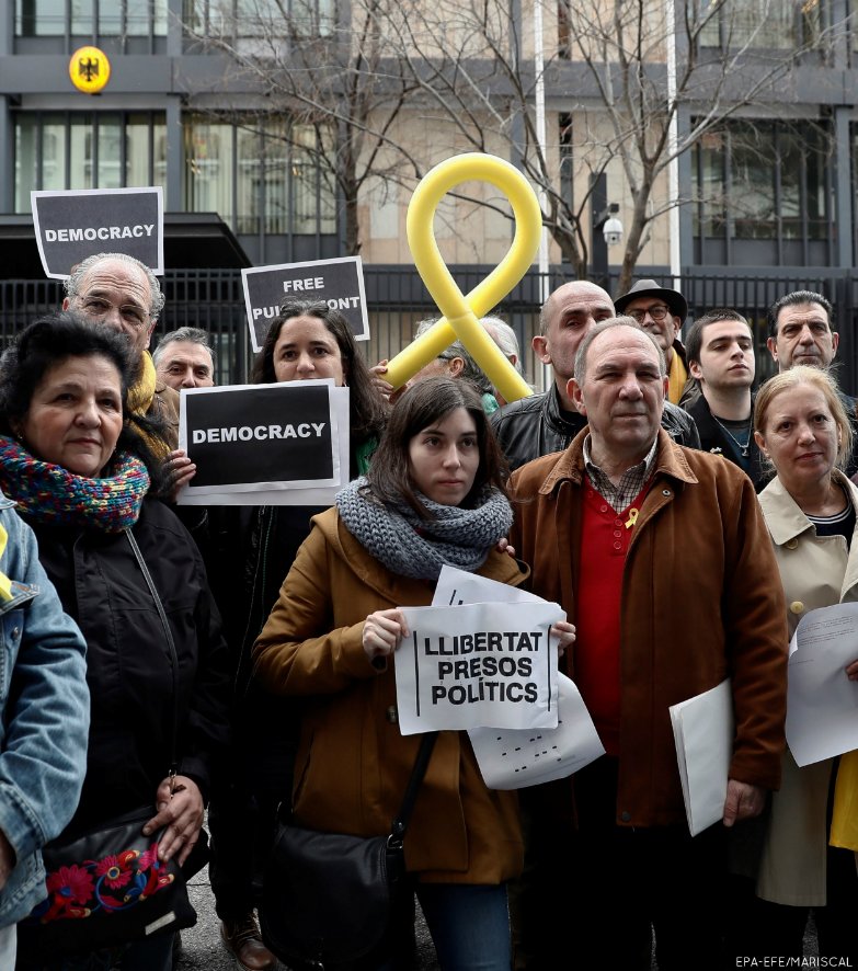 UNHumanRights's tweet image. #Spain: UN Expert @davidakaye  urges authorities to refrain from criminal charge of rebellion agst political figures/protesters in Catalonia that carries jail sentence up to 30 yrs. Such sentence"raises serious risks of deterring wholly legitimate speech" ow.ly/yzt330jma6o