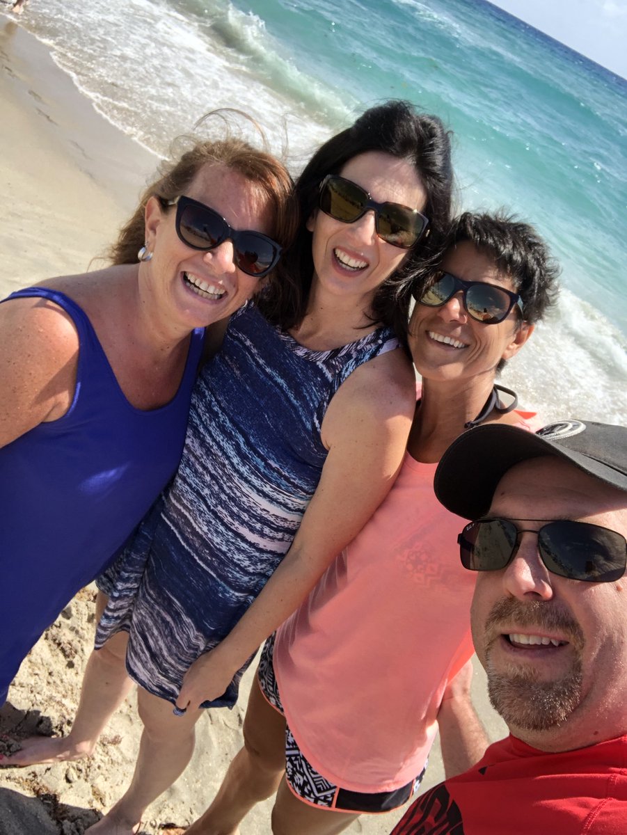 dicundari's tweet photo. Loving this weather!
#foreverfriends https://t.co/Hs1PLFgXoa