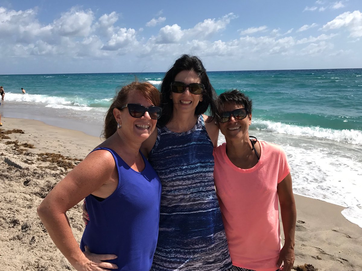 dicundari's tweet photo. Loving this weather!
#foreverfriends https://t.co/Hs1PLFgXoa