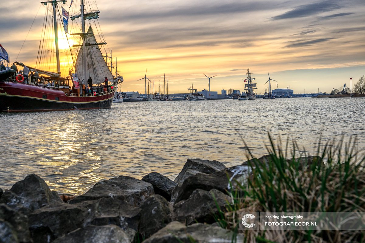 CorvanderWaal's tweet photo. #sailkampen, alweer een week geleden, maar wat was je mooi!! #Friday, #water #sailing #ship #ships #sail #throwback #sailing #ship #ships #crowds #windjammers #botter @bortkoelewijn, @KampenTourist, @sailkampen @Zuiderzeemuseum, @Kop_vOverijssel, @ProvOverijssel @MooiOverijssel. https://t.co/ZQmZbJC0G6