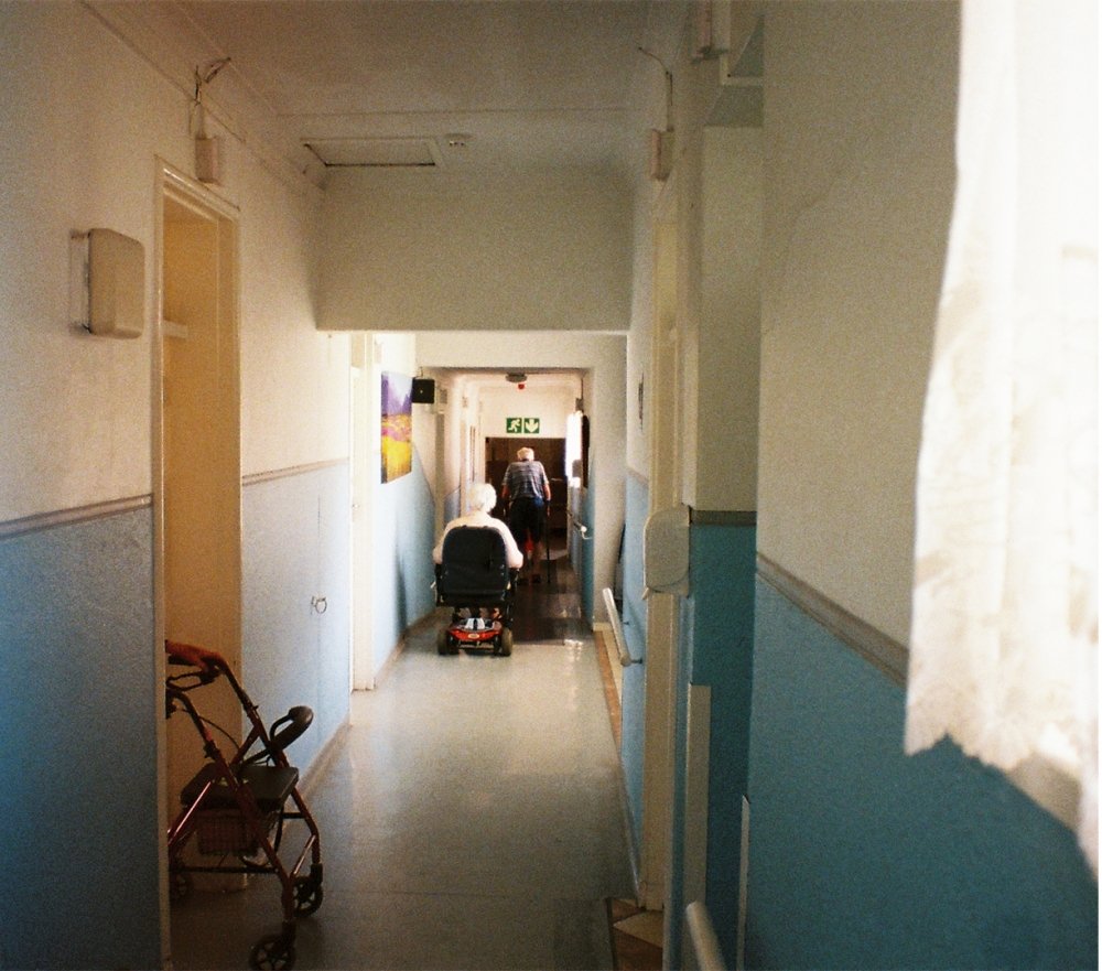 The_Phose's tweet photo. nerve #film #35mm #expired #kodak #grain #analogue #southafrica #exploration #zen #Ishootfilm #buyfilmnotmegapixels #melancholy #hallway #wheelchair #old #people #curtain #natural #oldage #home #blue https://t.co/HSPqoz45Fc