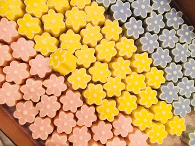 CxRA_nyc's tweet photo. We’ve never met a petit four we didn’t like. 🌼🌸
#themorganevents #catering #cxra https://t.co/2uMcnoj1Ms