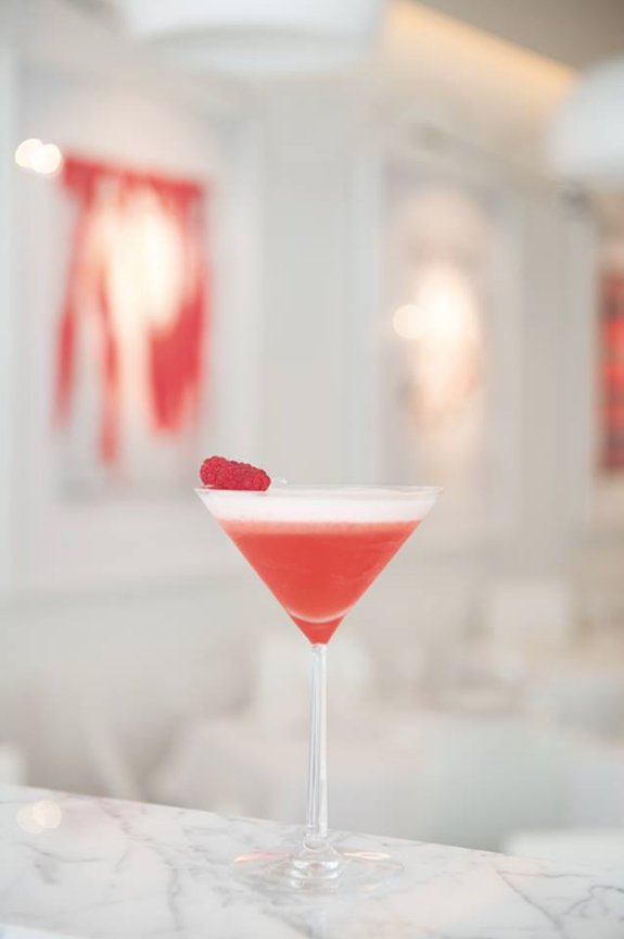 Treat yourself and your girls to a cocktail in our sun-kissed South Beach outpost. 

Stop by our bar or make your reservation by calling 305.372.1221.