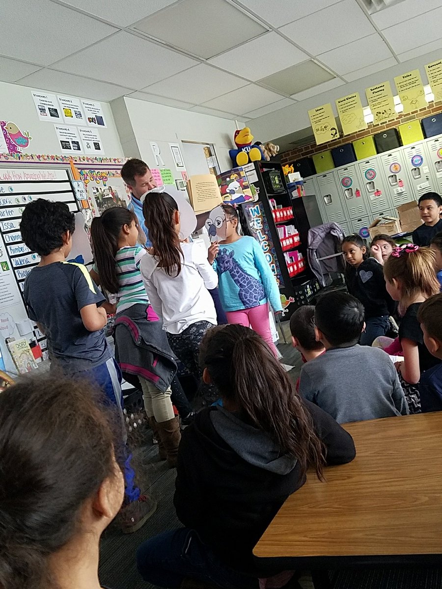 meghanbartek's tweet photo. Fun with @sloth_sammy at @WestviewElem. https://t.co/3v7bLm5phN