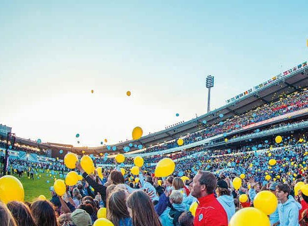 _bookandball's tweet photo. ¿Quieres disfrutar de este ambiente en directo? No te pierdas esta fiesta del fútbol. ¡Últimas plazas! Si quieres vivir esta experiencia, no esperes más: ¡direct!
#bookandball #gothiacup #verano #suecia #futbol #equipo #convivencia #gotemburgo #julio #campus #torneo #campamento https://t.co/hLWjFJAYuR
