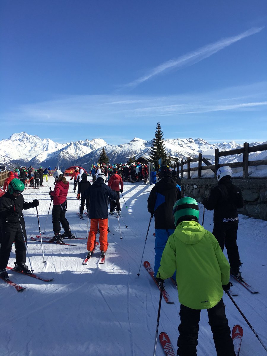 hartfordpe's tweet photo. #SkiTrip2018 @Interski #Day5 lunch at bousion #topburger day is going so well https://t.co/ouRKV0SxA6