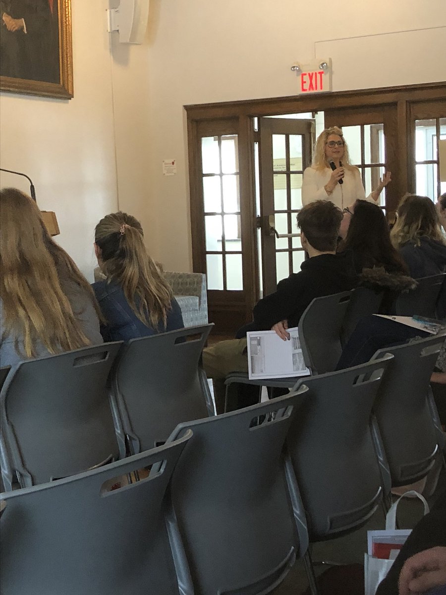 MatthewSereda's tweet photo. Powerful presentation on social media use by @gollanmel at @huronatwestern #HBOW2018 Conference! @TVDSBSafeSchool @Dumas_TM https://t.co/61UgSVT9Rc