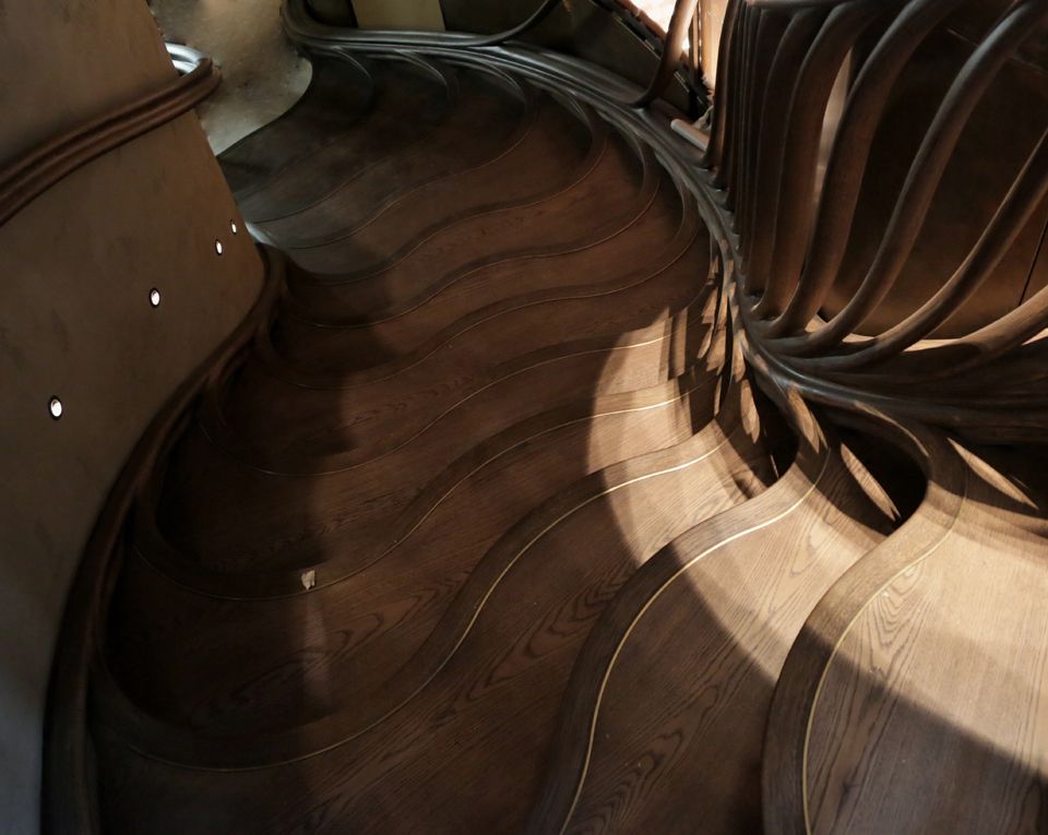 atmos_studio's tweet photo. down the rabbit hole #stairstalk by #atmosstudio at @hide_restaurant
#bespoke #CNC #detailing #stair #stairart #spiralstair #helicalstair #cantileverstair #timbercraft #organicinterior #londonarchitecture #london #mayfair #piccadilly https://t.co/p73zGLQEiu