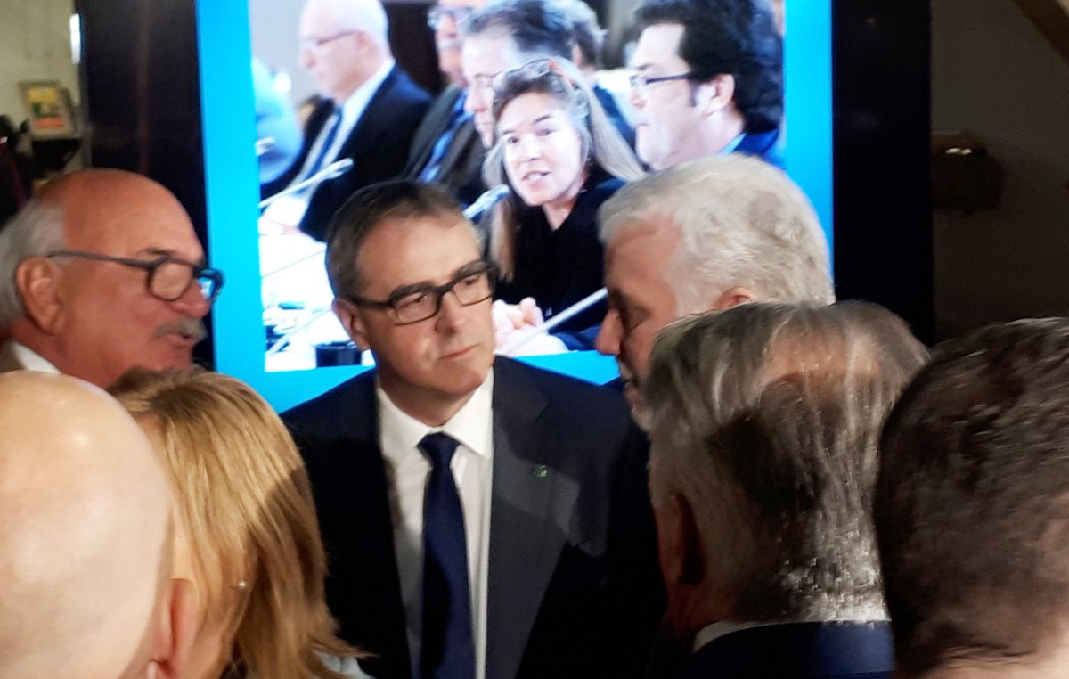 GroleauM's tweet photo. Nous étions ce matin avec des représentants de l’@upaqc au dévoilement de la #PolitiqueBioalimentaire 2018-2025. La pol. bioalimentaire engage tous les ministères à contribuer au succès et au dév. du secteur agroalimentaire, pour les consommateurs, au #Québec et ailleurs #polqc https://t.co/fJl3HcZ0sn