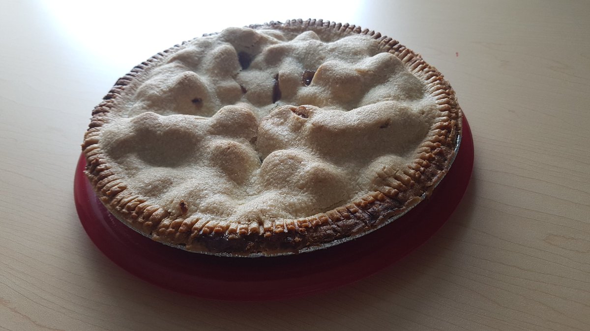 Nothing says HAPPY FRIDAY like a fresh baked apple pie! #yumyuminmytum