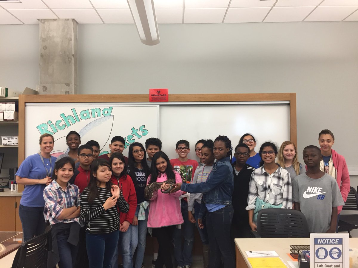 hodges223's tweet photo. The Richland science department at Richland Junior College was great! We learned so much! #newclasspet @aggietharp https://t.co/ghbYCj0pht