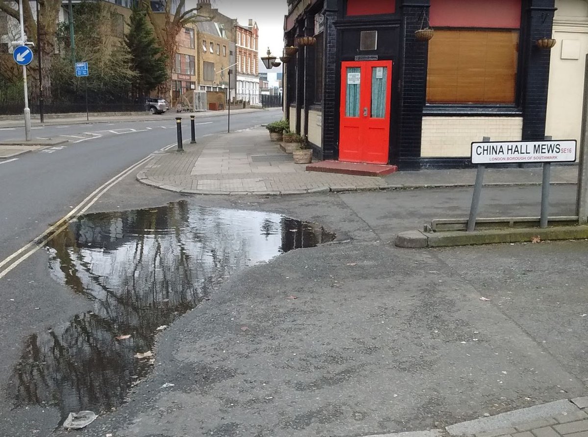 After 4 years, only the most useless #Rotherhithe Ward #SE16 councillor team would fail to get these A200 big puddles sorted out? Bigger when it rains. Soaking pedestrians. @RotherhitheLDs @swklibdems you want a go? At least @tomholder lives nearby. #SouthwarkLabourFail