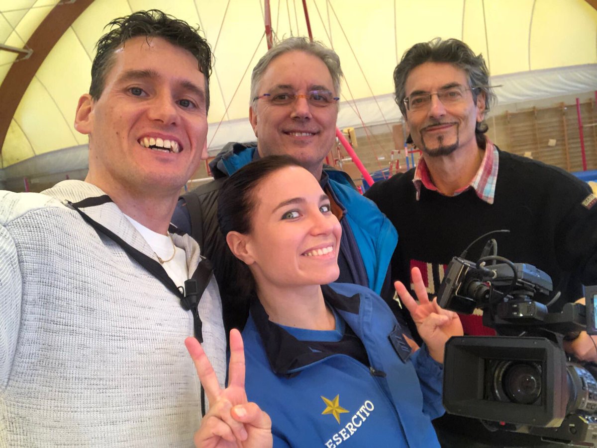 Stasera alle 18.50 su ITALIA 1 dopo il Tg io e Igor saremo nella Rubrica #workout 👍Vi sveleremo il nostro allenamento🏋️, le nostre fatiche😪 e i nostri sogni...😍🌈 Seguiteci !!!!!!📽#esercitoitaliano #tokyo2020 #mydream #eleganceofpower