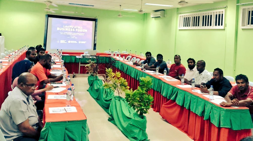 ED_Maldives's tweet photo. DM Adam Thaufeeg met with the SMEs of L. Fonadhoo and highlighted to them the initiatives of govt for SME Development &amp; discussed on their challenges &amp; issues. #BusinessForum #SME https://t.co/8N3shPnBRH