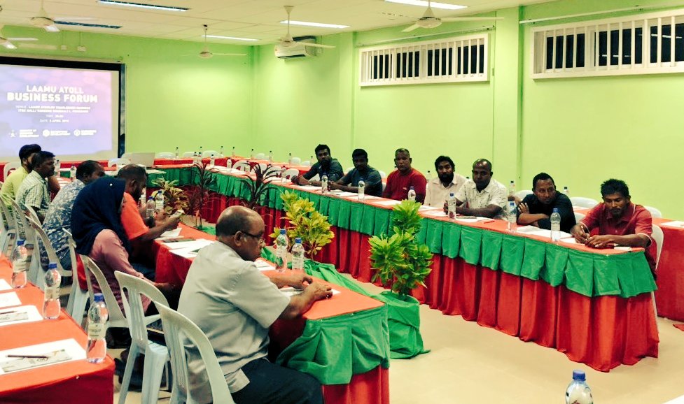ED_Maldives's tweet photo. DM Adam Thaufeeg met with the SMEs of L. Fonadhoo and highlighted to them the initiatives of govt for SME Development &amp; discussed on their challenges &amp; issues. #BusinessForum #SME https://t.co/8N3shPnBRH
