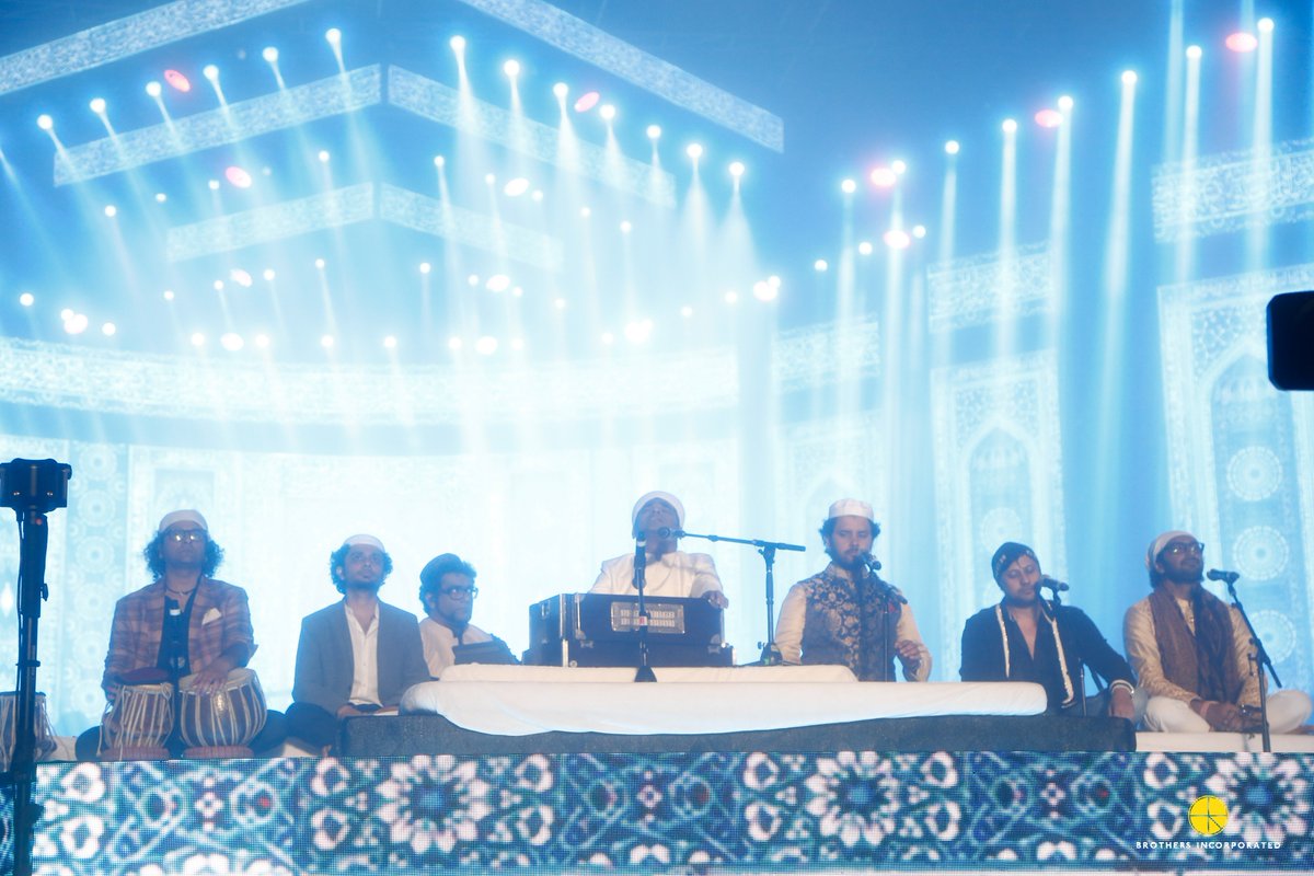 Bros_Incorp's tweet photo. #JavedAli next to #ARRahman taking us on a trip that we almost never came back! Are you with us in THAT moment??? #BrothersIncop #Dubai #DilseDubai #Music #Sufi #qawwali #culture #art https://t.co/Sxy3fWkaC9