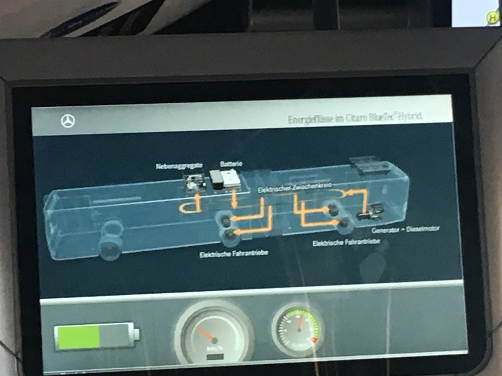 codingApeDE's tweet image. @swtue Interessantes #Infopanel im #Hybritbus. 👍
