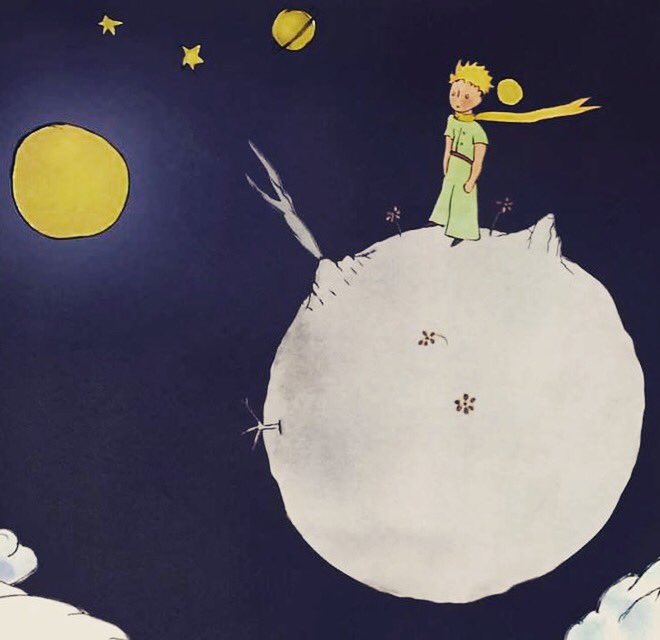 Para este fin de semana te mandamos deberes: leer #ElPrincipito. La obra escrita por Antoine de Saint-Exupery cumple 75 años desde su primera publicación. Está traducido a más de 250 idiomas y ha sido catalogado como el libro francés más importante del siglo XX. #RecomendaciónVÀV